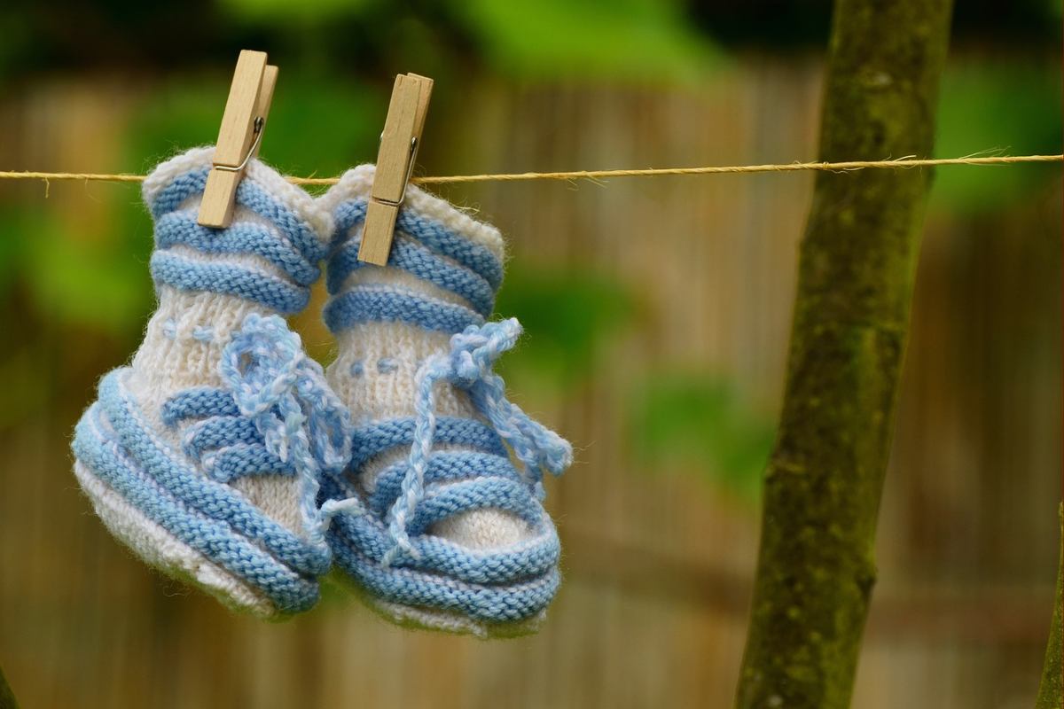 idea regalo neonato scarpine blu lana